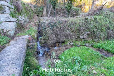 Terreno amplo e versátil com potencial de construção em Santiago de Besteiros
