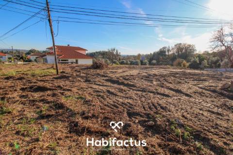 Dois lotes Urbanos, em Tondela, com projecto de duas moradias geminadas