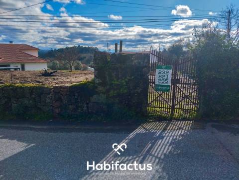 Dois lotes Urbanos, em Tondela, com projecto de duas moradias geminadas