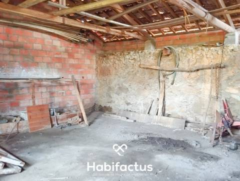 Casa em Granito para reconstruir a 5 m da Cidade de Tondela