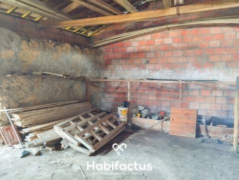 Casa em Granito para reconstruir a 5 m da Cidade de Tondela