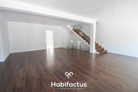 Moradia Geminada T3 em construção - Viseu