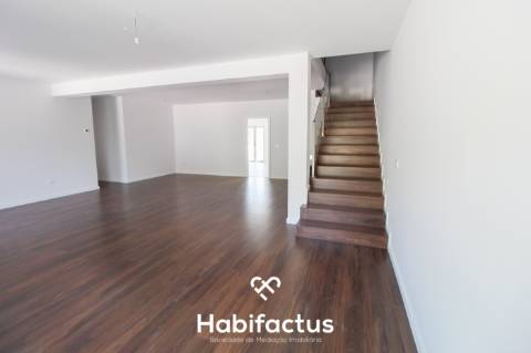 Moradia Geminada T3 em construção - Viseu