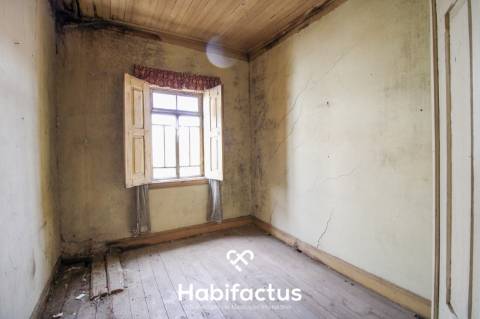 moradia centenária t4 para restaurar