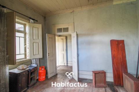 moradia centenária t4 para restaurar