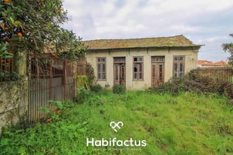 Moradia em pedra isolada para venda em Gumirães - Viseu