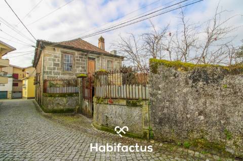 Moradia em pedra isolada para venda em Gumirães - Viseu