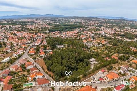 Lote de terreno para construção com uma área total de 4300 m²,