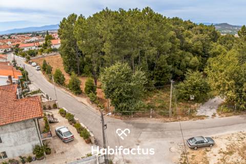 Lote de terreno para construção com uma área total de 4300 m²,