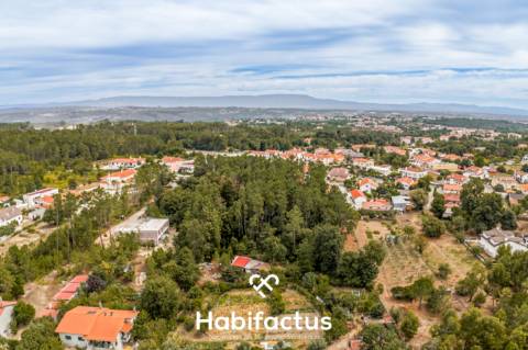 Lote de terreno para construção com uma área total de 4300 m²,