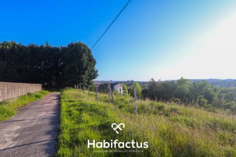 Terreno rústico com uma área de 9.587 m2 para construção em Viseu.
