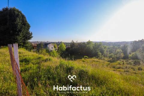 Terreno rústico com uma área de 9.587 m2 para construção em Viseu.