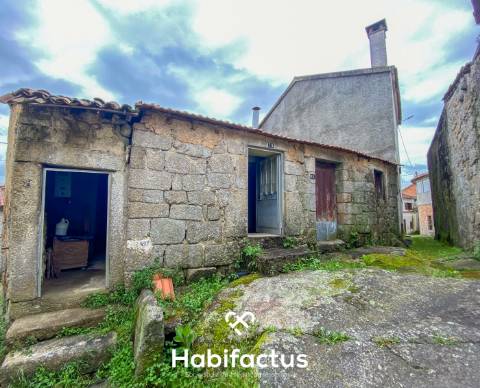 Moradia T2 em Pedra para Restauro – Cabanas de Viriato