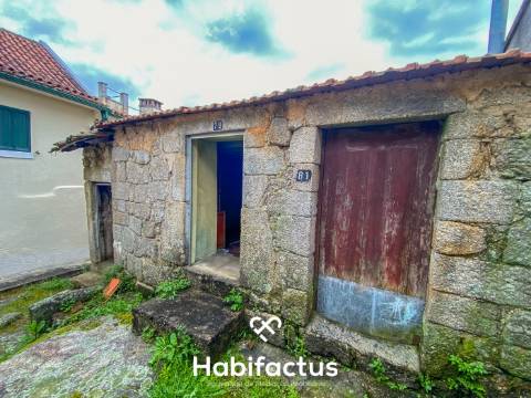 Moradia T2 em Pedra para Restauro – Cabanas de Viriato