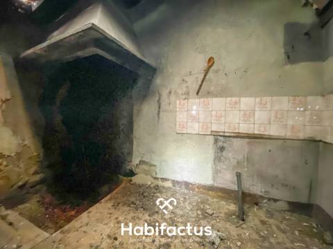 Moradia T2 em Pedra para Restauro – Cabanas de Viriato