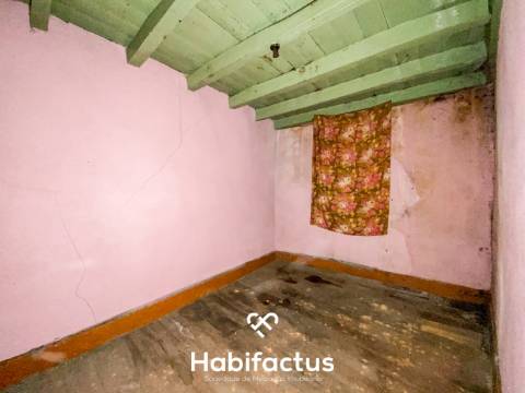 Moradia T2 em Pedra para Restauro – Cabanas de Viriato