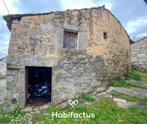 Moradia T2 em Pedra para Restauro – Cabanas de Viriato