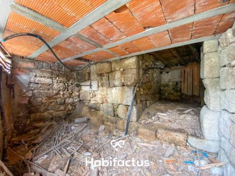 Moradia T2 em Pedra para Restauro – Cabanas de Viriato