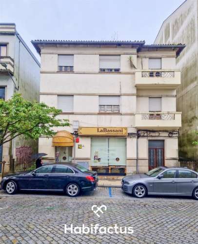 Prédio na Avenida Alberto Sampaio - Viseu