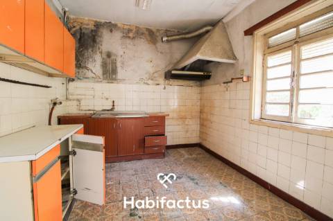 Prédio na Avenida Alberto Sampaio - Viseu