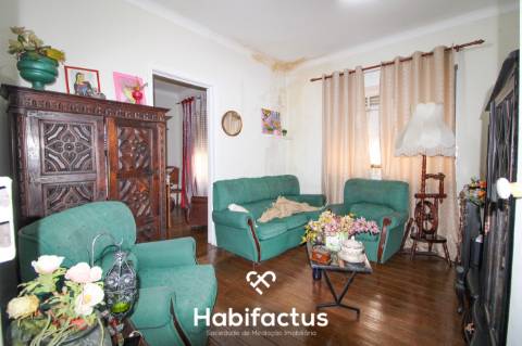 Prédio na Avenida Alberto Sampaio - Viseu