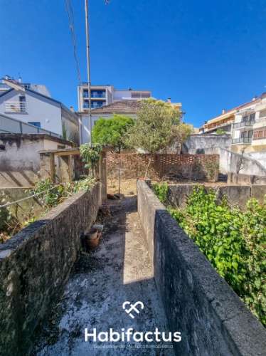 Prédio na Avenida Alberto Sampaio - Viseu