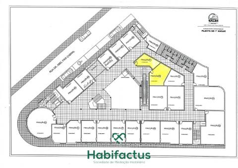 Loja à venda ou arrendar em Nelas no Centro Comercial Central, excelente visibilidade e acessos.