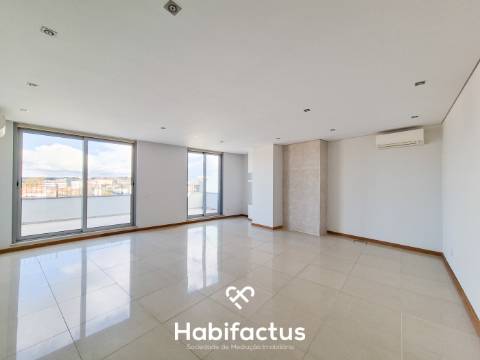 Apartamento T4 Cobertura no centro de Viseu