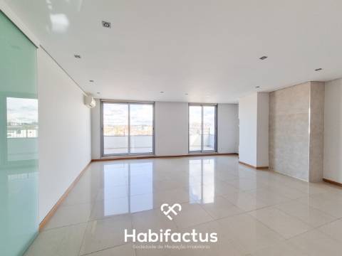 Apartamento T4 Cobertura no centro de Viseu