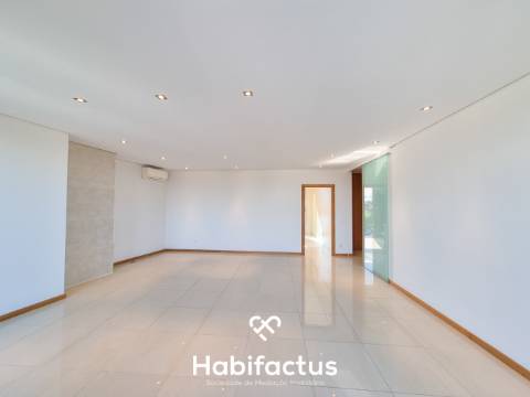 Apartamento T4 Cobertura no centro de Viseu