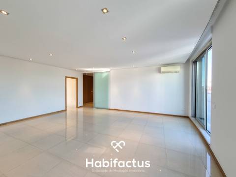 Apartamento T4 Cobertura no centro de Viseu