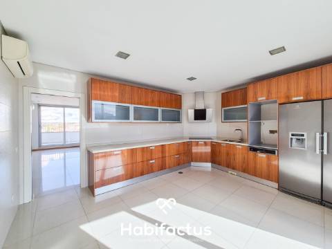 Apartamento T4 Cobertura no centro de Viseu