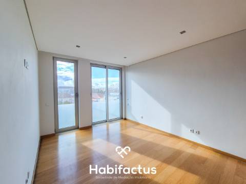 Apartamento T4 Cobertura no centro de Viseu