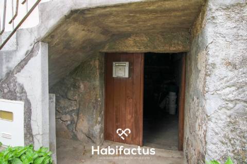 Moradia T2 para restaurar em Boa Aldeia - Viseu