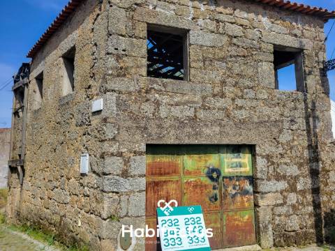 Moradia à venda em Pedra para Reconstrução Total – Travanca de Lagos, Oliveira do Hospital, Coimbra