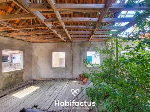 Moradia à venda em Pedra para Reconstrução Total – Travanca de Lagos, Oliveira do Hospital, Coimbra