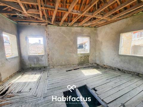 Moradia à venda em Pedra para Reconstrução Total – Travanca de Lagos, Oliveira do Hospital, Coimbra