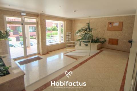 Apartamento T3 com Terraços, Garagem Fechada e Piscina – Vilamoura