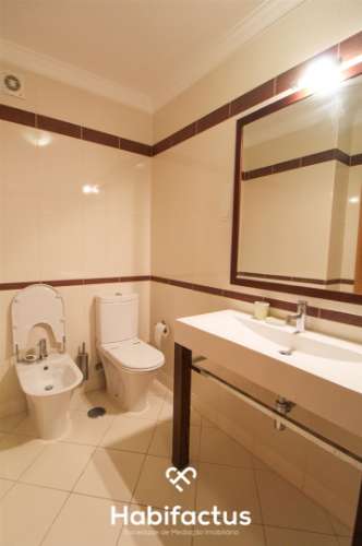 Apartamento T3 com Terraços, Garagem Fechada e Piscina – Vilamoura