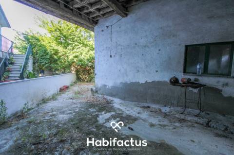 Moradia devoluta em pedra, para reconstruir em Viseu.