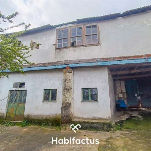 Moradia devoluta em pedra, para reconstruir em Viseu.