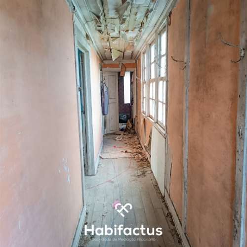 Moradia devoluta em pedra, para reconstruir em Viseu.