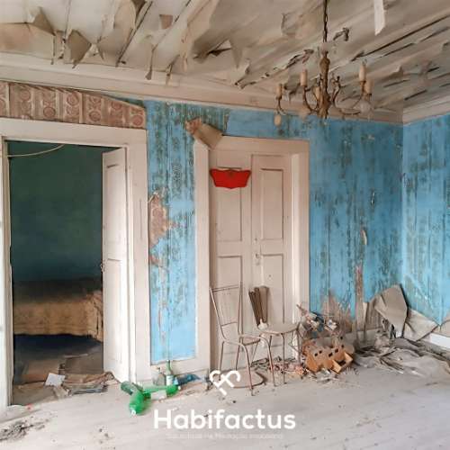 Moradia devoluta em pedra, para reconstruir em Viseu.