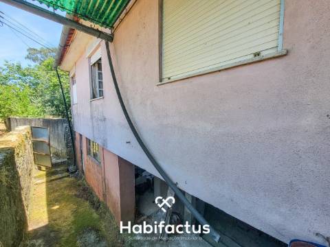 Moradia à venda para Remodelar com Quintal – Nelas