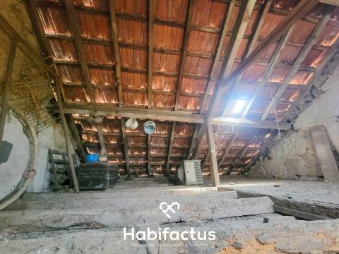 Moradia à venda para Remodelar com Quintal – Nelas