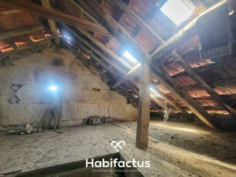 Moradia à venda para Remodelar com Quintal – Nelas