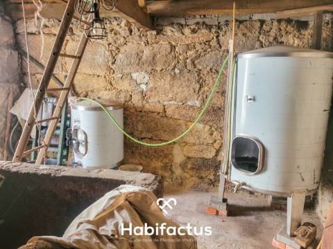 Moradia à venda para Remodelar com Quintal – Nelas