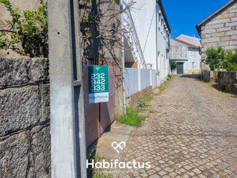 Moradia à venda para Remodelar com Quintal – Nelas