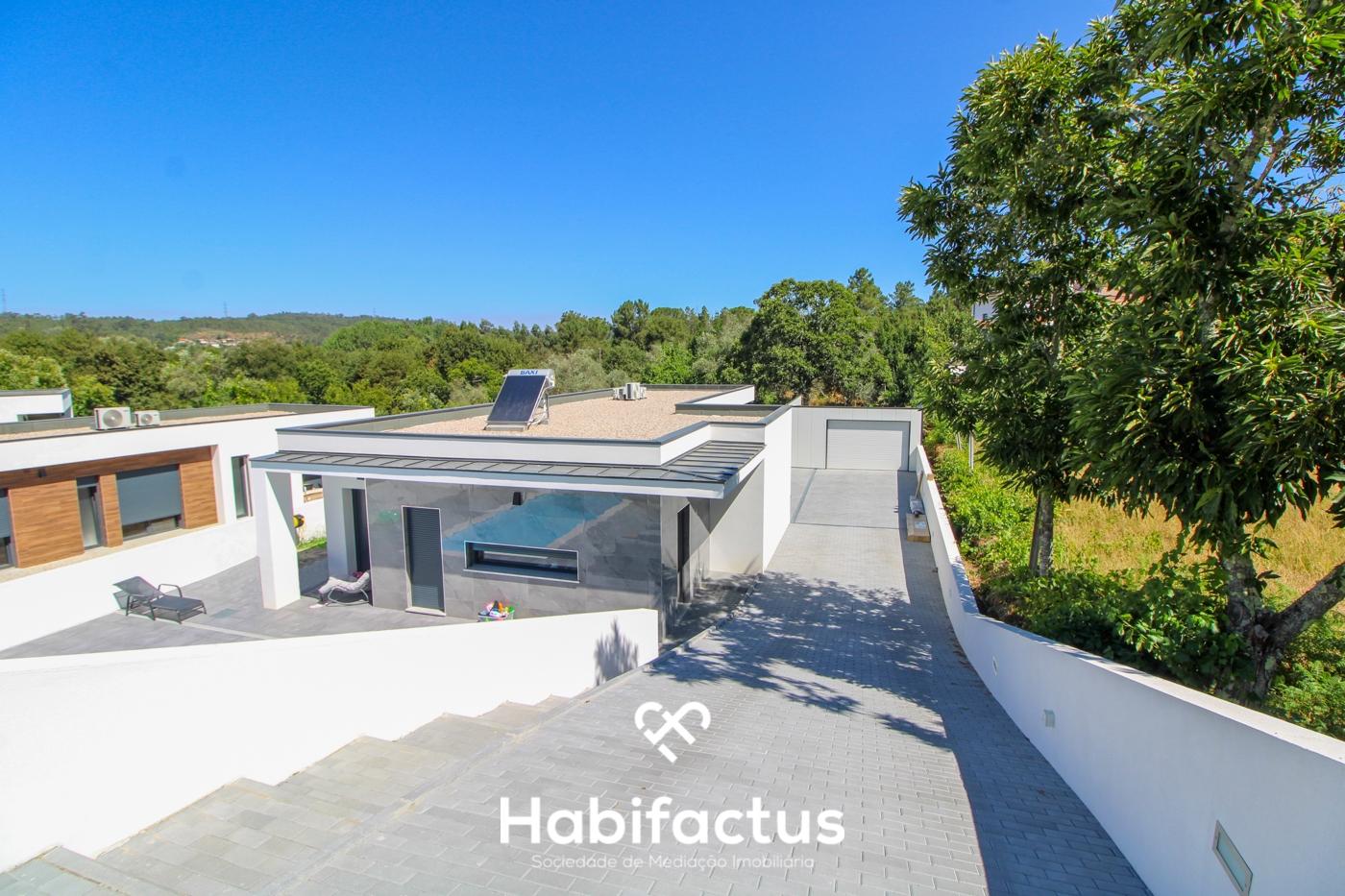 Moradia Isolada T3 à venda Moderna com Piscina e Churrasqueira - Viseu.