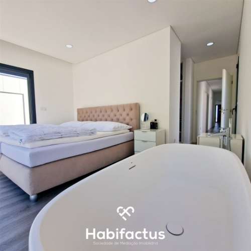 Moradia Isolada T3 à venda Moderna com Piscina aquecida e Churrasqueira - Viseu.